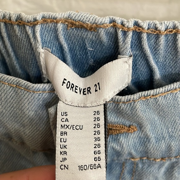 FOREVER 21 Women's Distressed Cargo Denim Joggers Size 26 In Light Denim - Picture 4 of 9